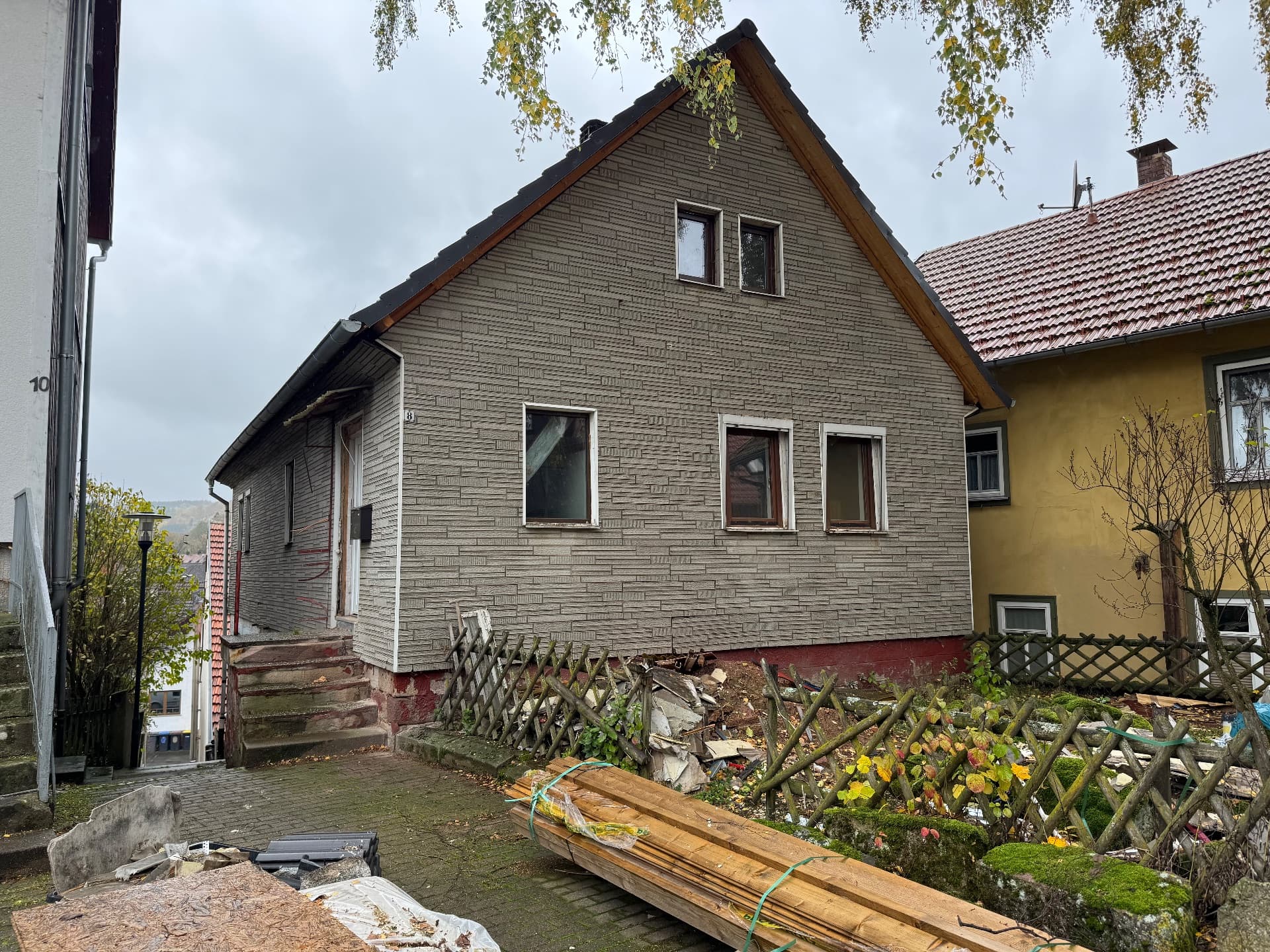 Fertigzustellendes Einfamilienhaus mit Einliegerwohnung